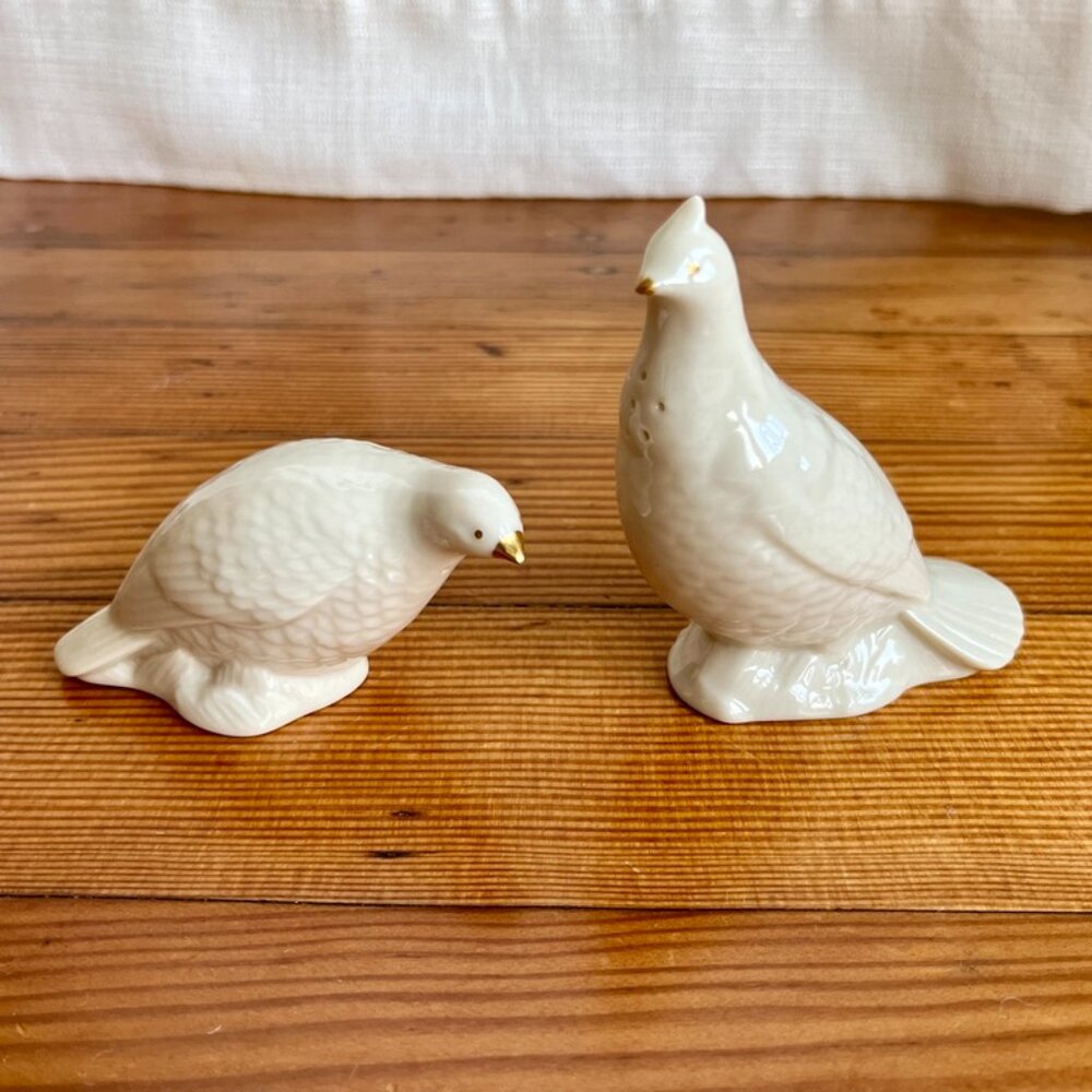 Elegant and collectible, this Lenox Gamebirds Collection salt and pepper shaker